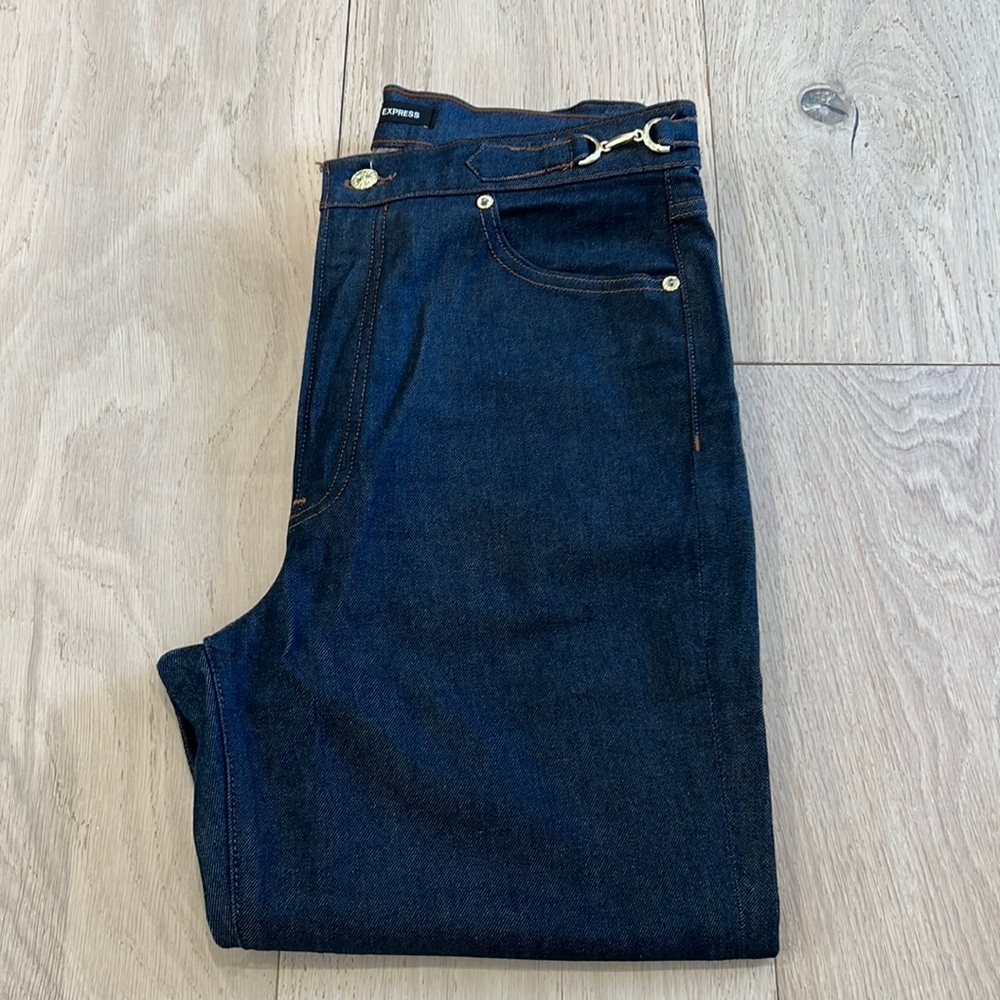 Express Super High Rise Mom Jeans | Size 10